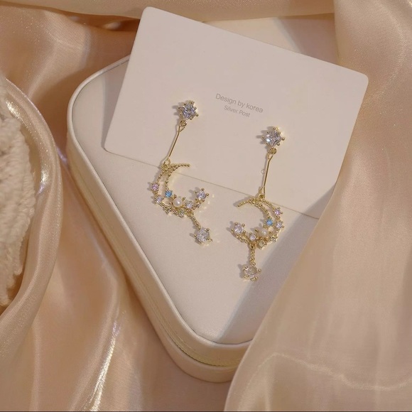 Moon and Star Earrings - Picture 13 of 14